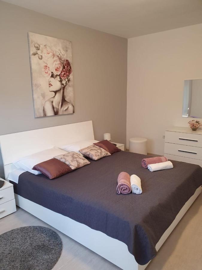 Apartman Zizula Kastela Luaran gambar