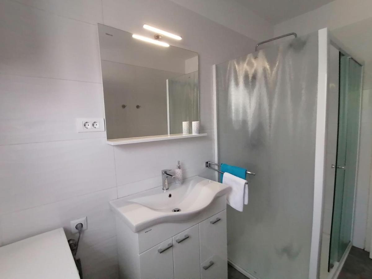 Apartman Zizula Kastela Luaran gambar