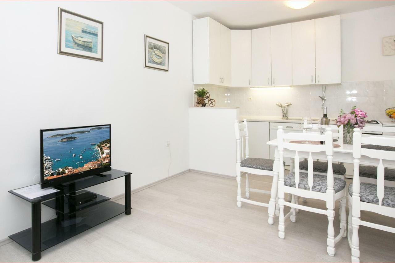 Apartman Zizula Kastela Luaran gambar