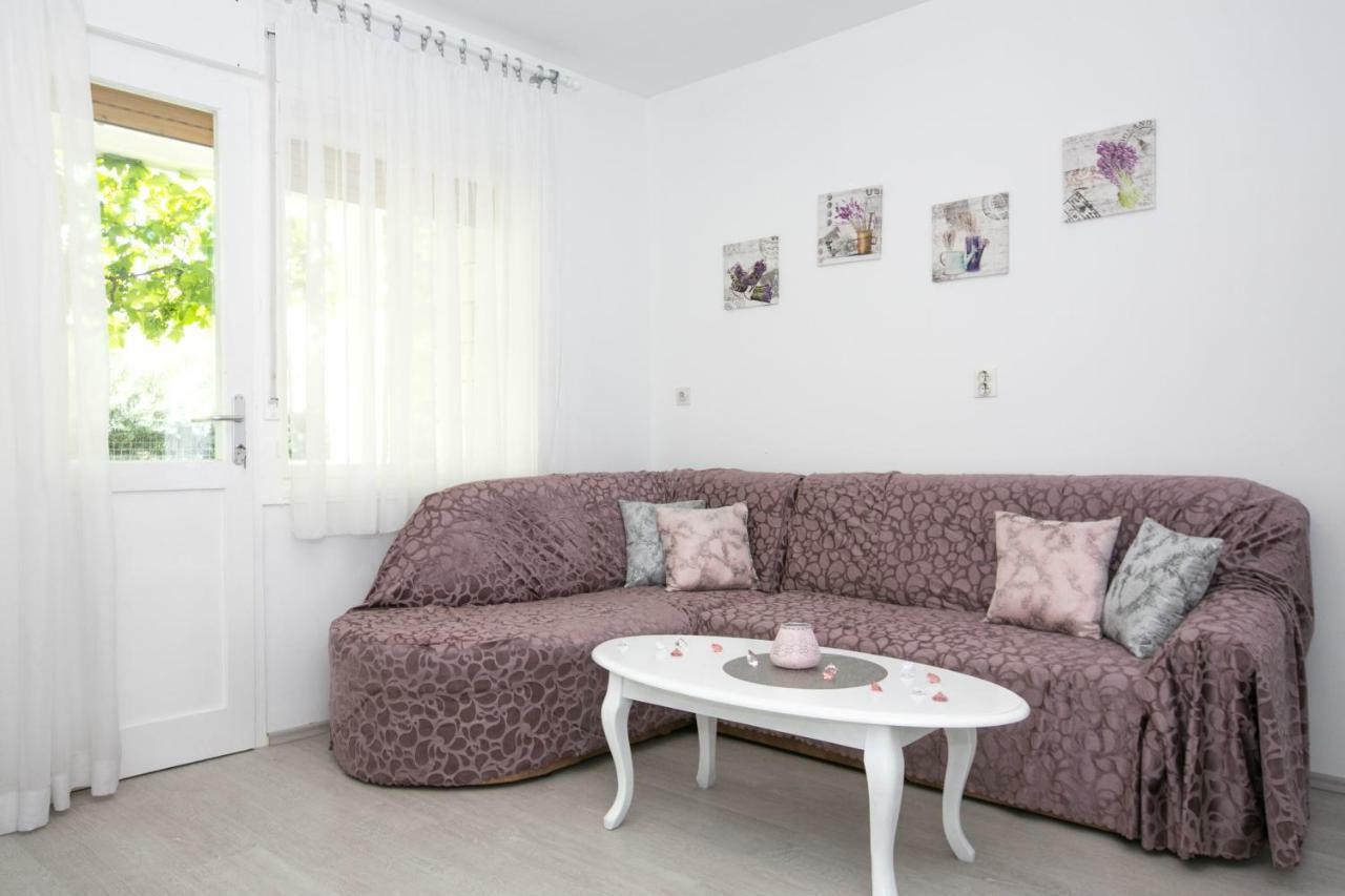 Apartman Zizula Kastela Luaran gambar